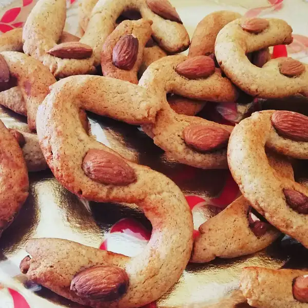 Neapolitan Susamielli: The Story of Three Biscuits for Nobles, Priests, and Bagpipers