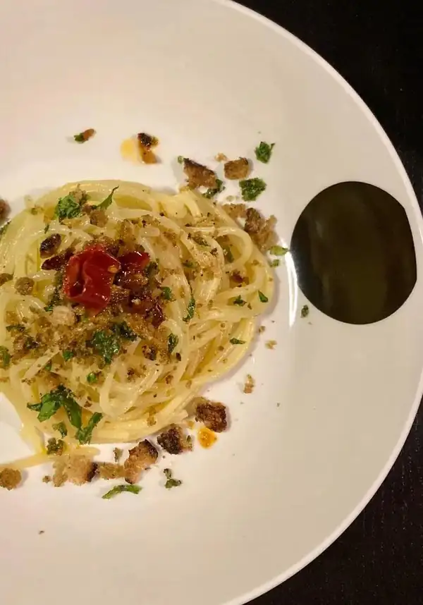 Spaghetti with garlic, oil and chilli pepper