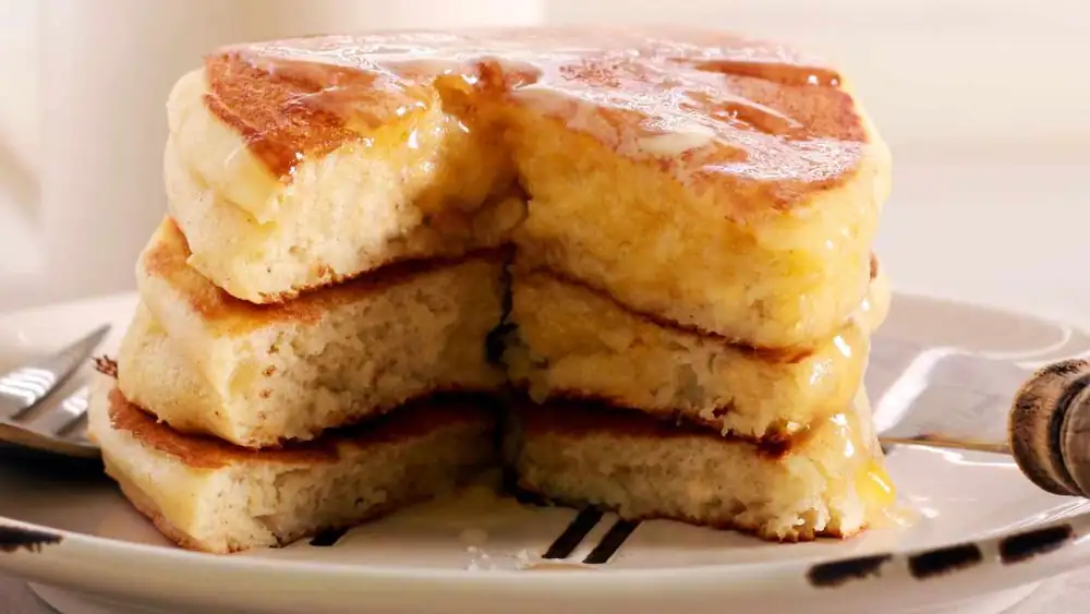 I make pancakes in a thousand versions but when it comes to whipping egg whites there is nothing for everyone, I love that unique softness!