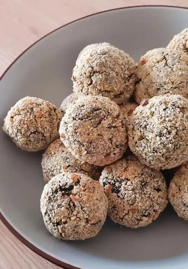 Ricotta, spinach and saffron meatballs with a parmesan cream