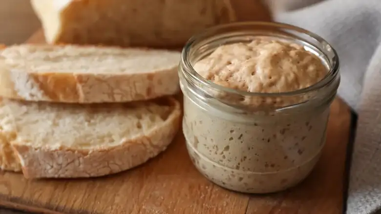 How You Can Incorporate Sourdough Discards Into Pizza Dough
