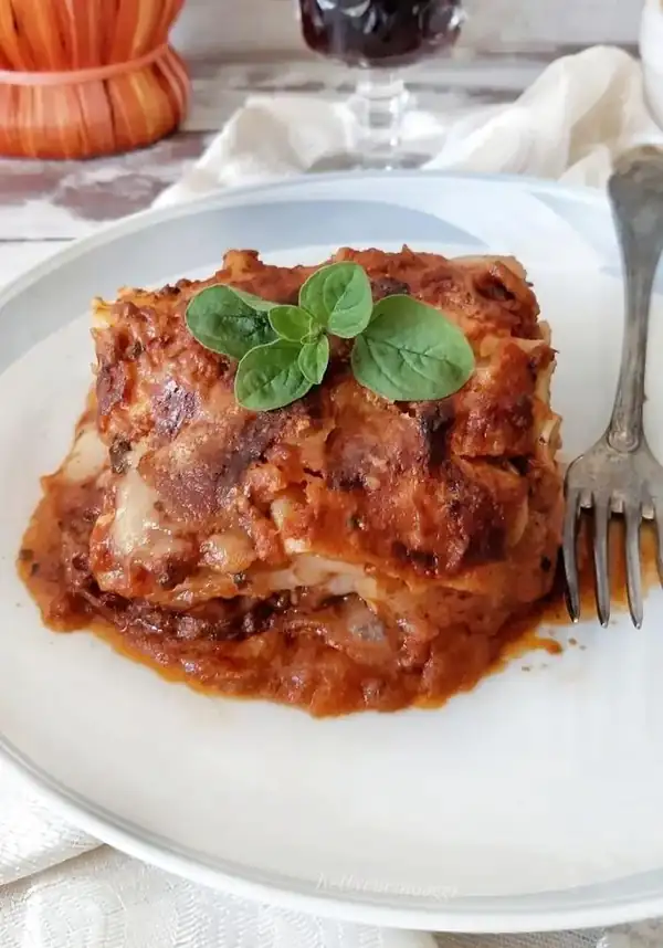 LASAGNA WITH MEAT AND SAUSAGE RAGOUT