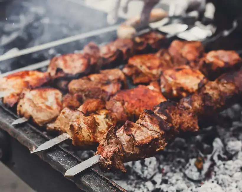 Marinating meat: 5 marinades for your meat skewers