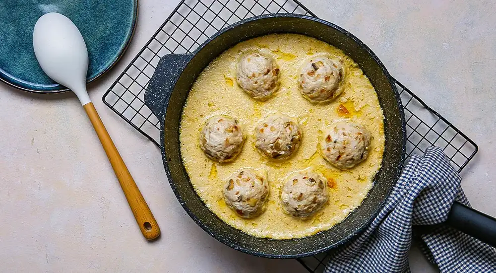 Albóndigas de pavo con champiñones en salsa cremosa