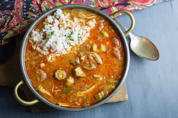 El New York Times publica una receta de gumbo vegetariano que recibe duras críticas
