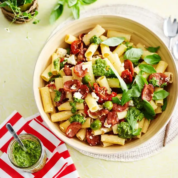 Rigatoni con chorizo y salsa verde de Julie Goodwin