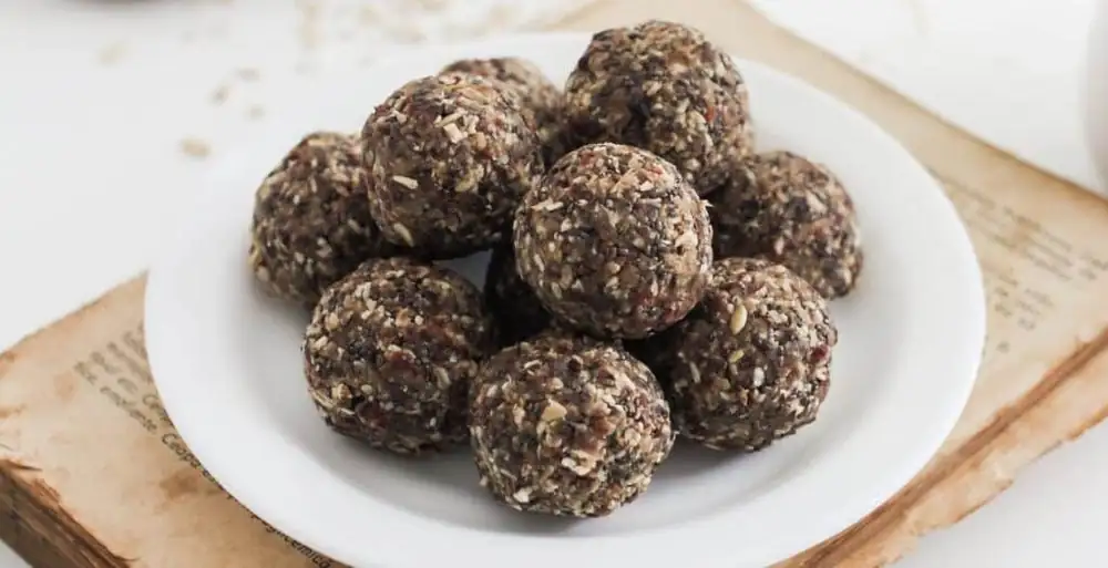 No-bake Cranberry Energy Bites w/ Peanut Butter