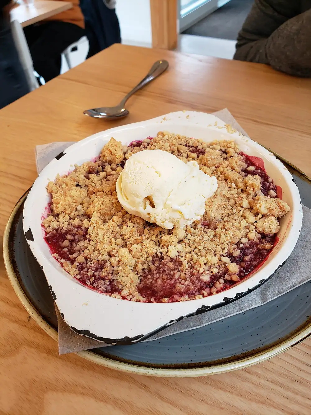 Apple & berry crumble