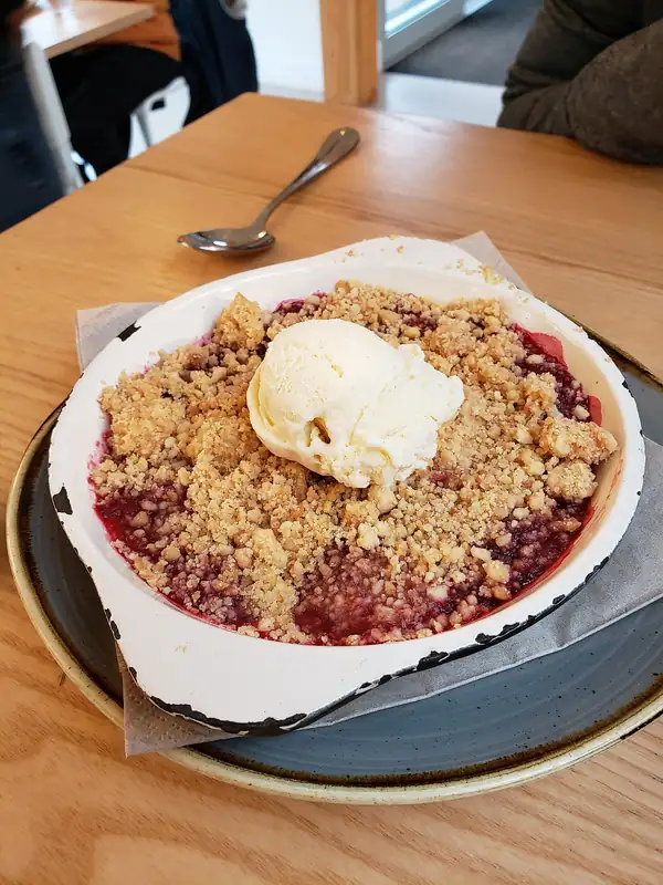 Apple & berry crumble