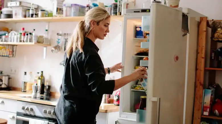 How Baking Soda Keeps Your Fridge Smelling Fresher