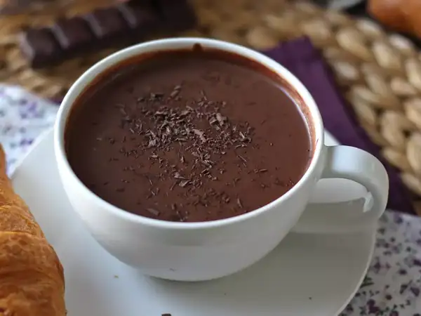 Homemade hot chocolate: the easy recipe for a thick, shiny and silky hot chocolate
