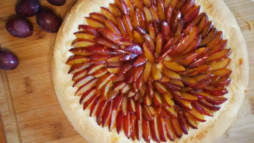 Sweet plum pie (with Video)