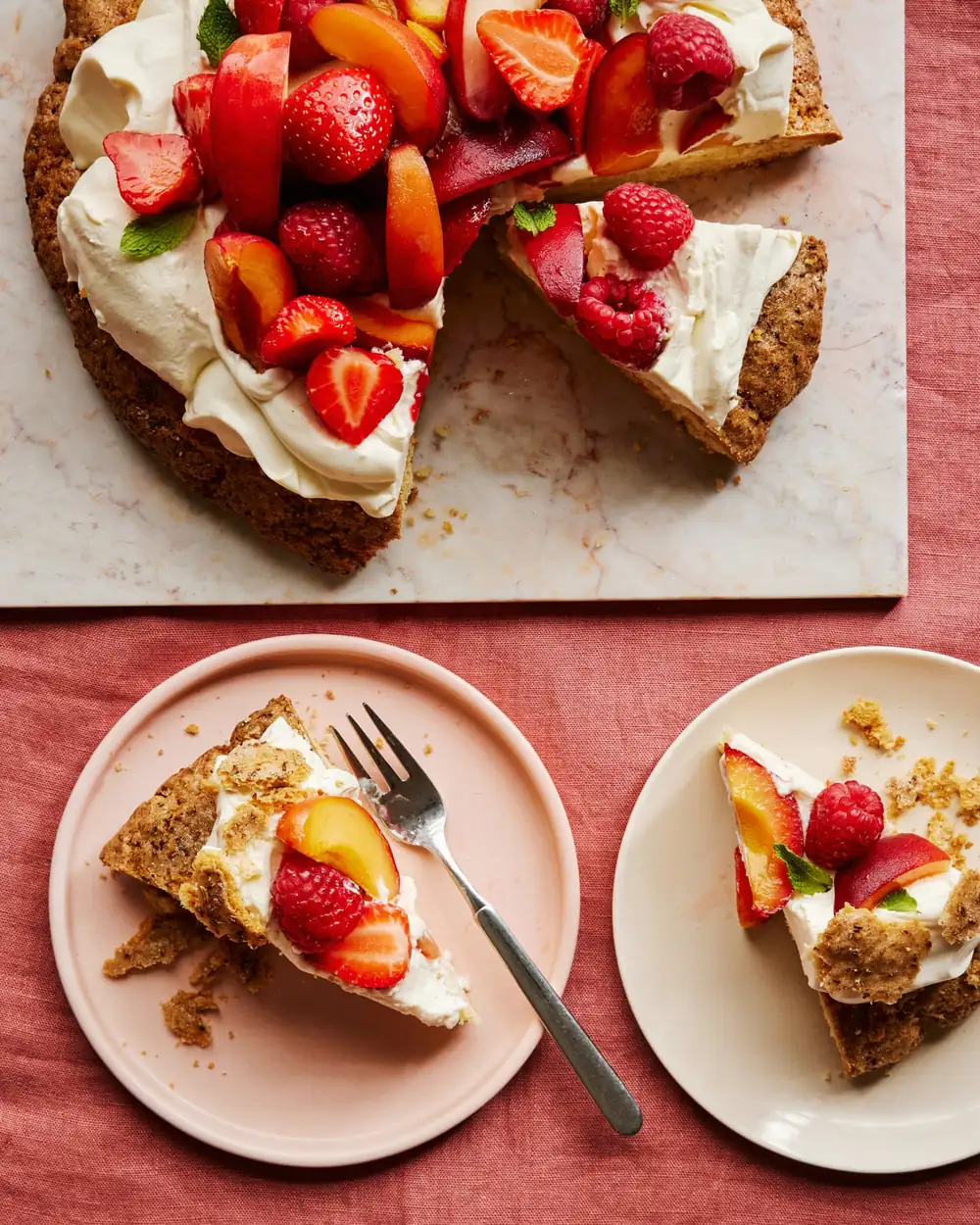 Pastel gigante de Helen Goh con frutas de verano y crema de vainilla – receta