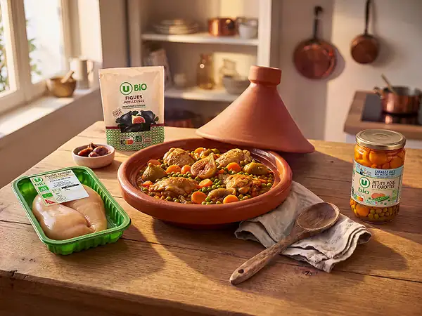 Organic chicken tagine with soft figs that smells like autumn
