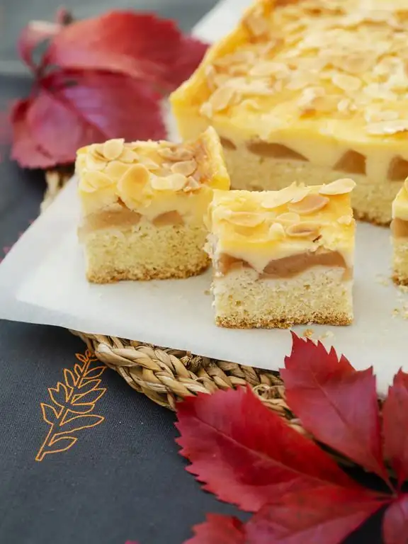 Cake with apples and custard filling