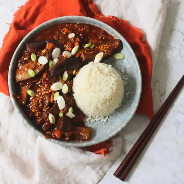 Berenjena estofada al estilo sichuanés (vegana)