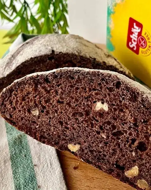 Gluten-free bread with cocoa and dried fruit 🍞🍫