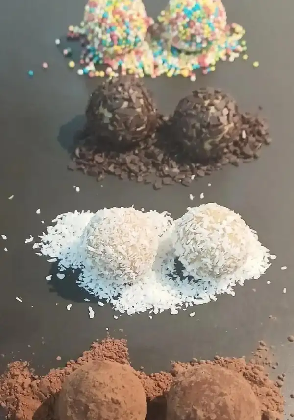 Pandoro truffles