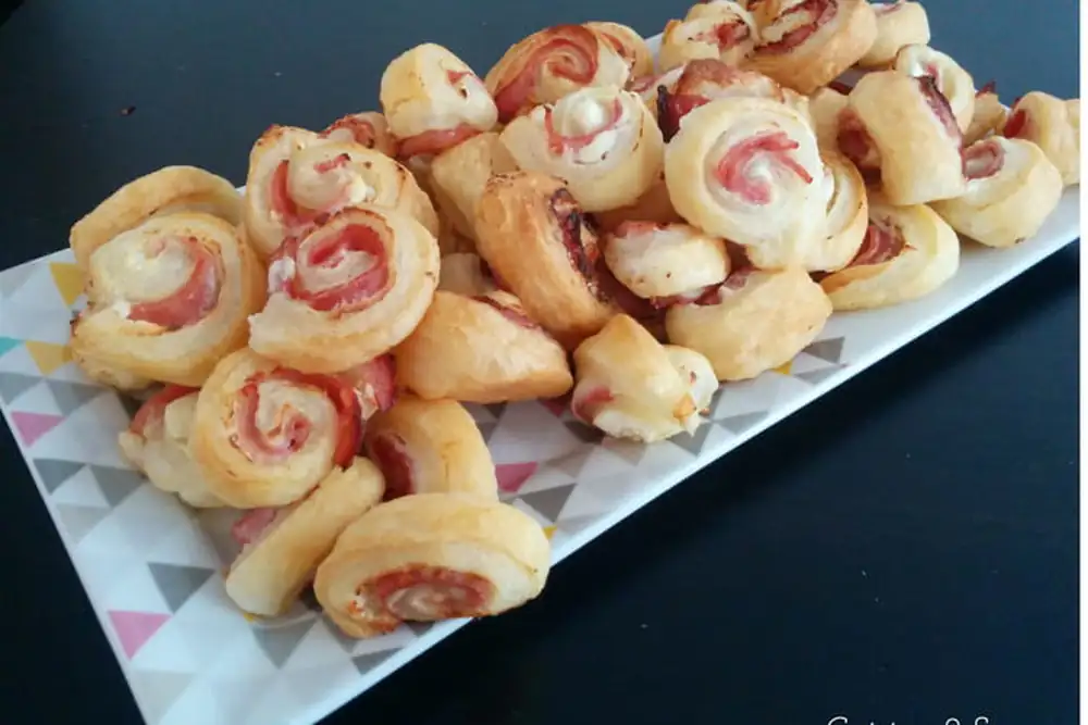 Empanadillas de jamón y queso como aperitivo