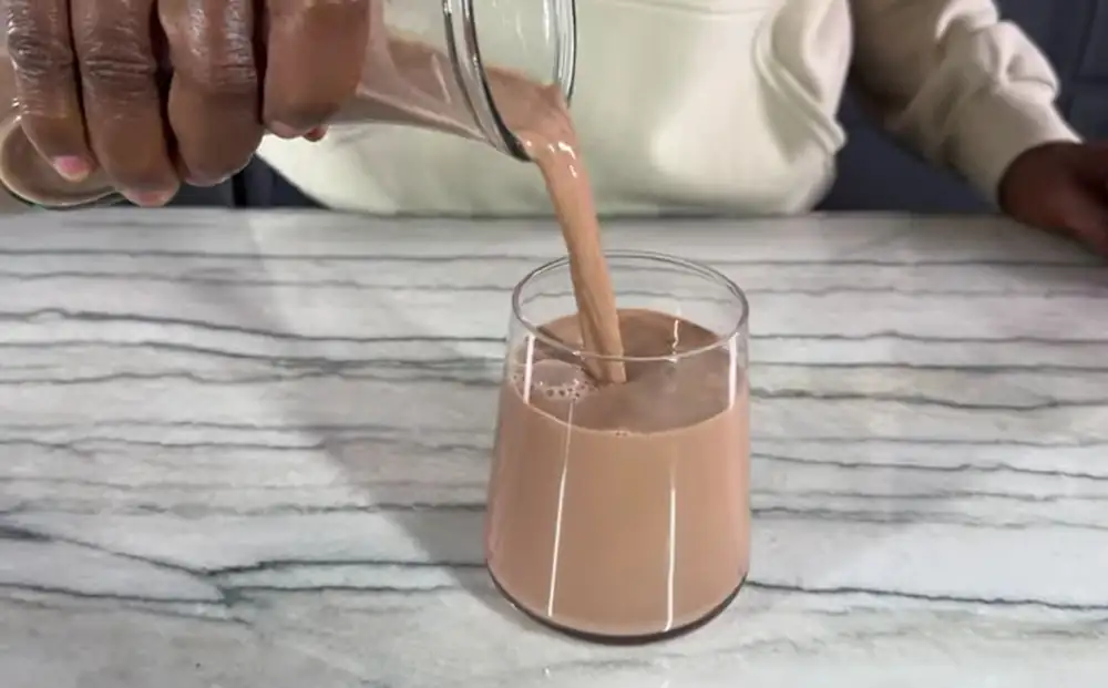 How To Make Creamy Chocolate Oat Milk Without Sugar Or Oil