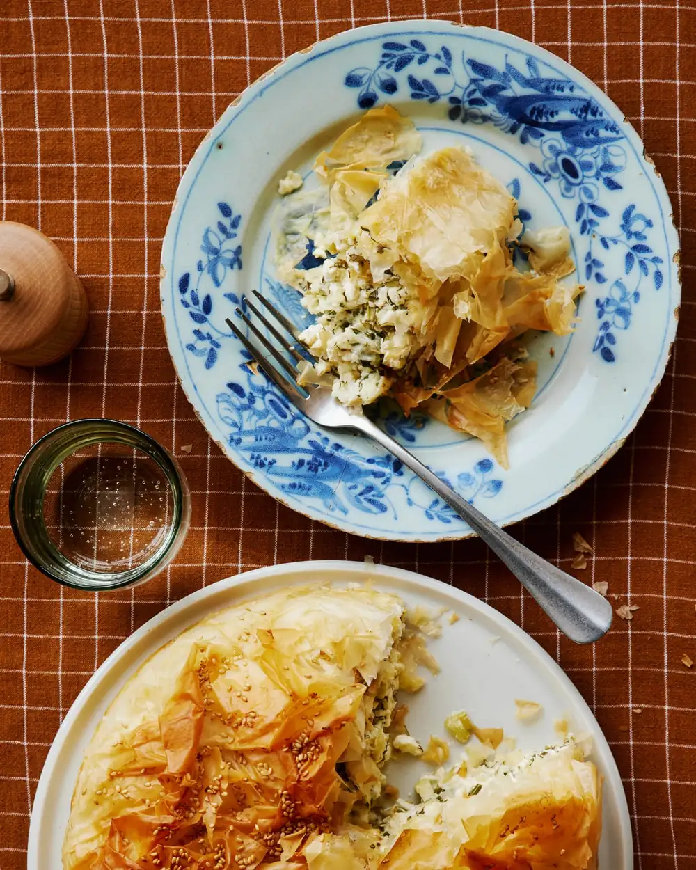 Pastel de queso, galletas de semillas y rollitos de gambas: recetas de Ravinder Bhogal para cocinar con masa filo