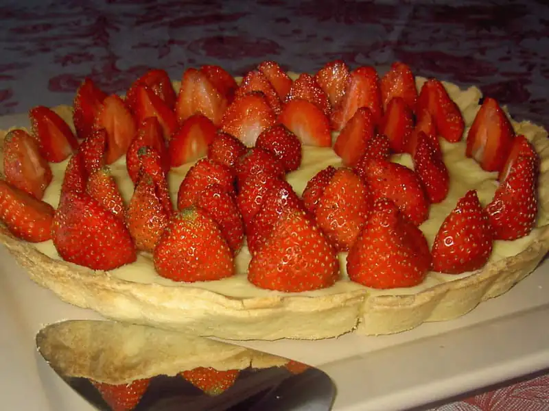 Strawberry and cream tart
