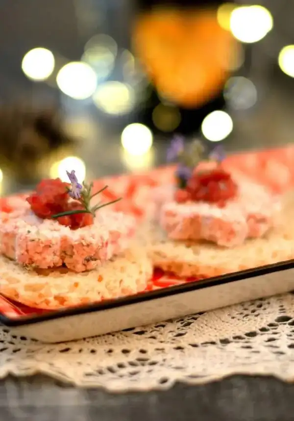 Mini savory cheesecakes with cotechino