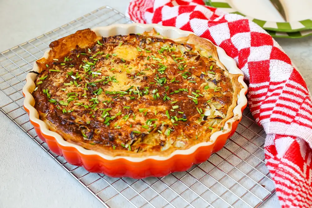 Quiche with chicory and ham