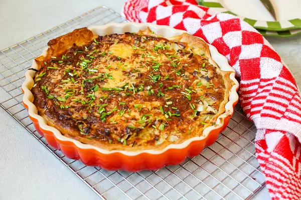 Quiche with chicory and ham