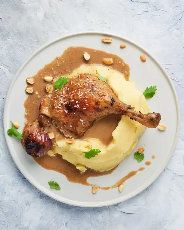 Pato Massaman asado a fuego lento