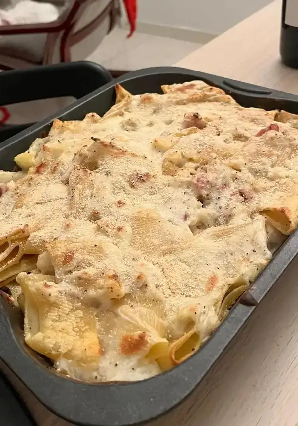 Pasta al horno con coliflor, queso fontina y jamón