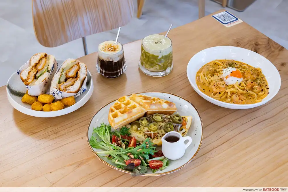 Whiskdom abre una cafetería en Bedok con bagels rellenos, waffles y más.