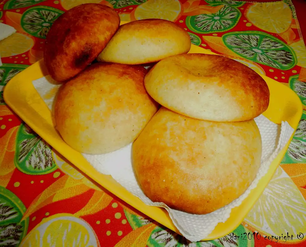Almojábanas (Colombian Cheese Bread)