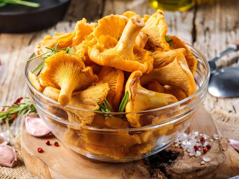 Cooking egg mushrooms