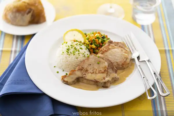 Pork chops with lemon sauce