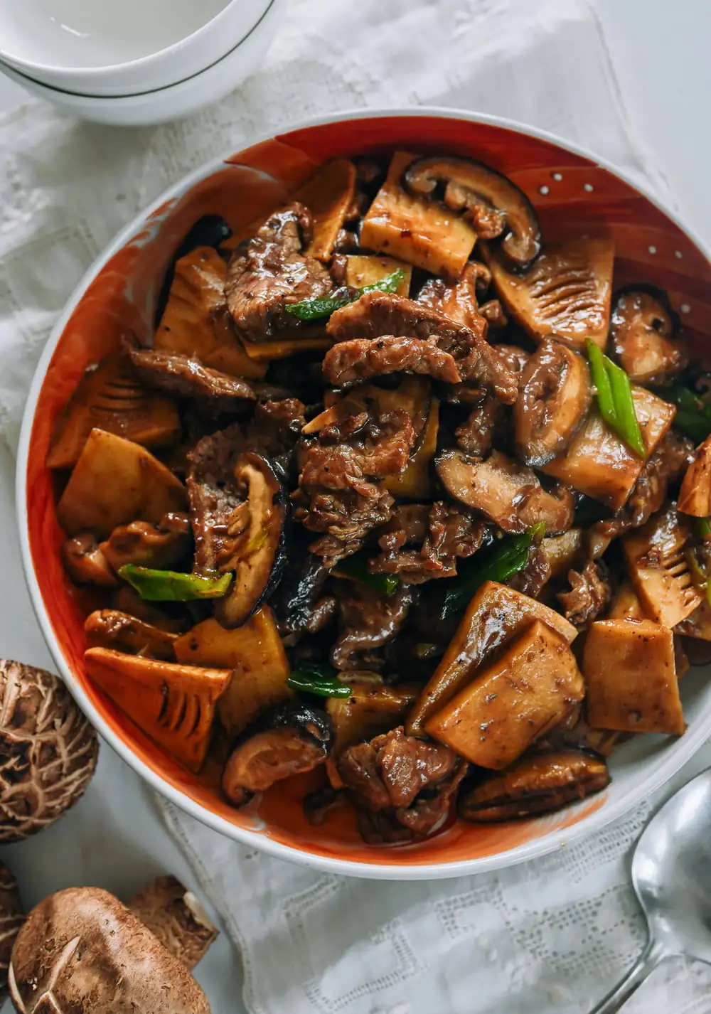 Beef with Mushrooms and Bamboo Shoots (双冬牛肉)