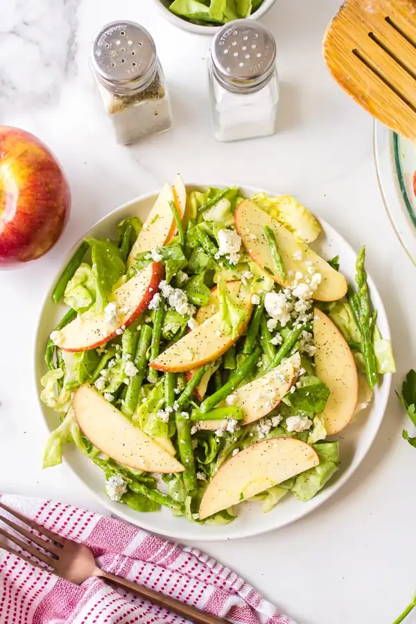 Ensalada de espárragos y manzana