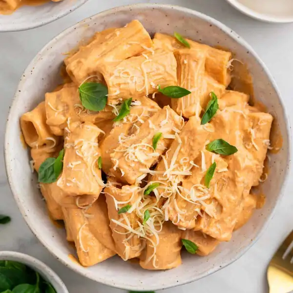 Creamy pasta with tofu