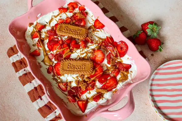 Speculoos tiramisu with strawberries