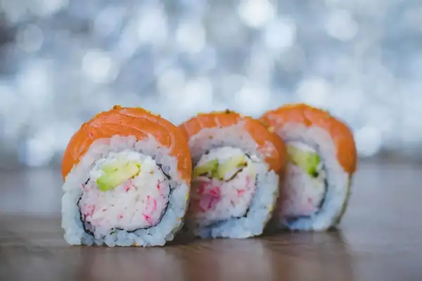 How to make sushi at home (with recipe and tips)