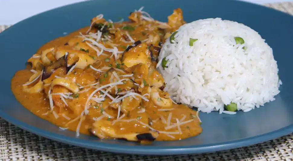 Spicy Peruvian seafood: easy recipe (VIDEO)