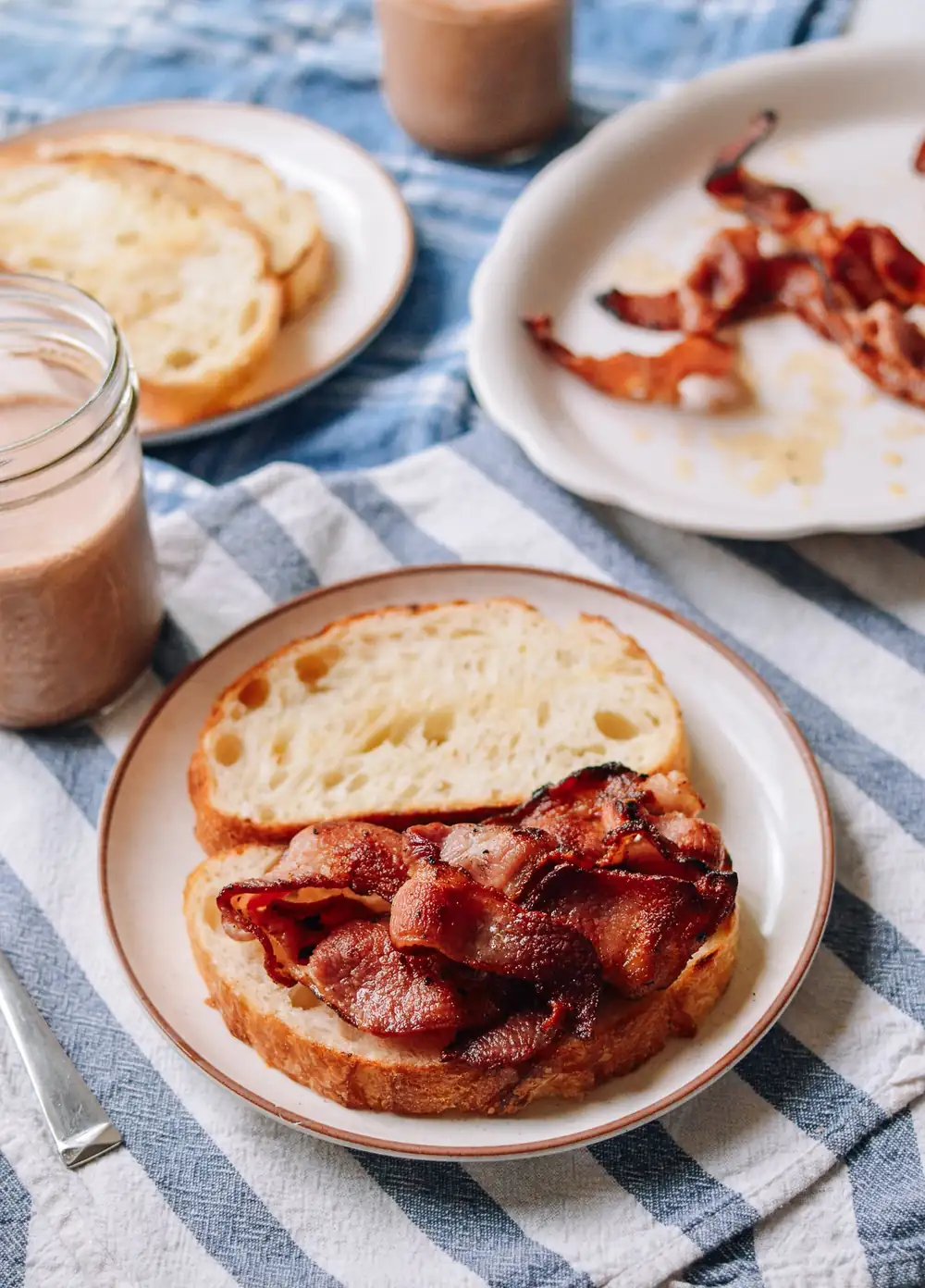 Tocino en wok y sándwiches para después de la escuela