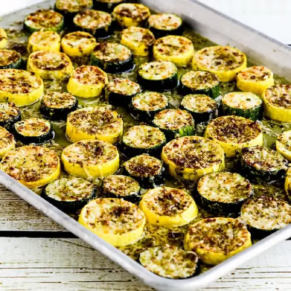 Calabacín de verano con pesto y parmesano