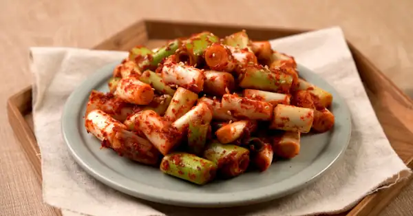 Super simple kimchi made using the recipe from Teacher Sumi! Green onion kimchi