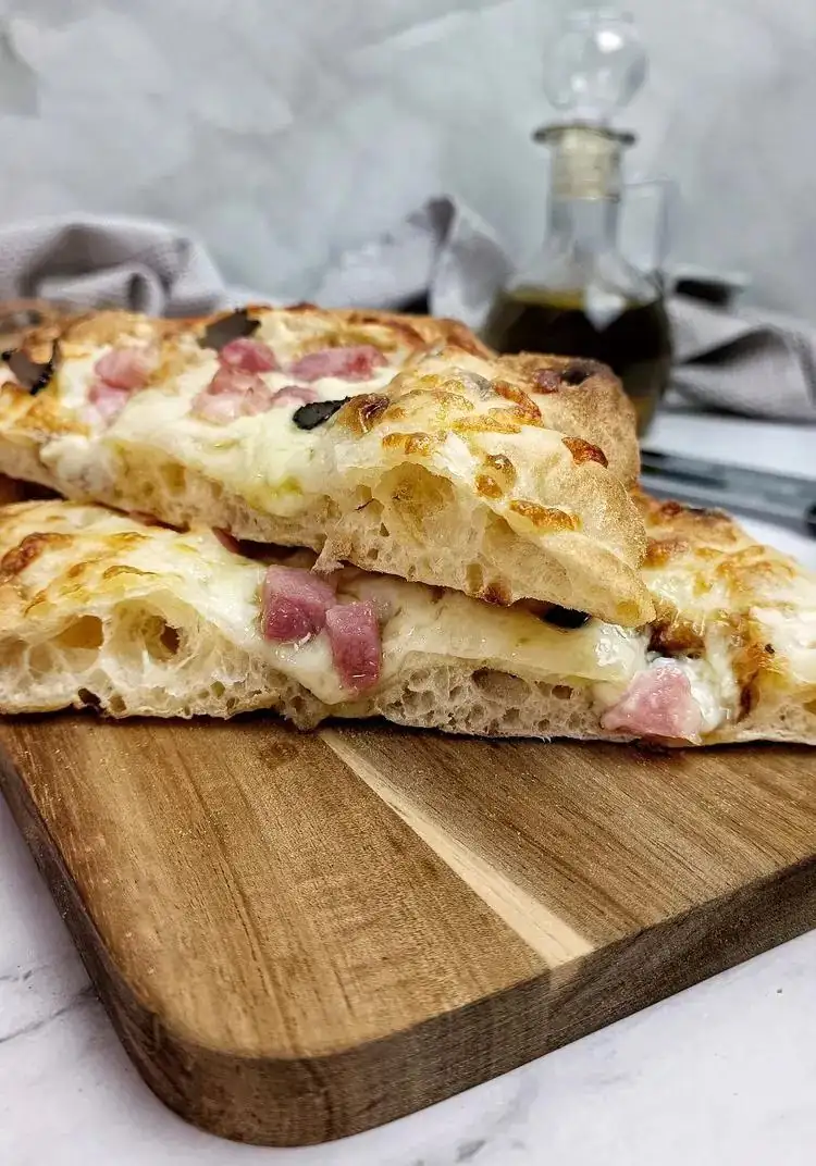 PINSA WITH TRUFFLE AND BACON