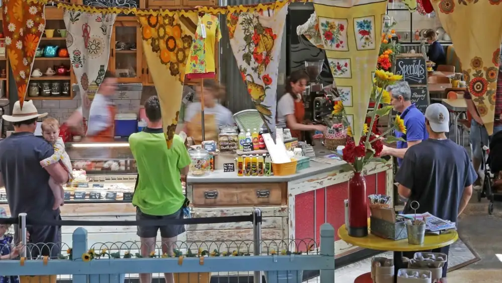 Esta exitosa serie de rollos y lattes helados acaba de lanzar su último sabor, ¡y tendrás que darte prisa!
