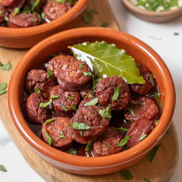 Chorizo al Vino Tinto Recipe (Chorizo in Red Wine)