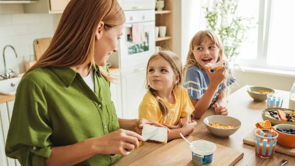 Why you should avoid giving snacks to children every day: an expert's opinion