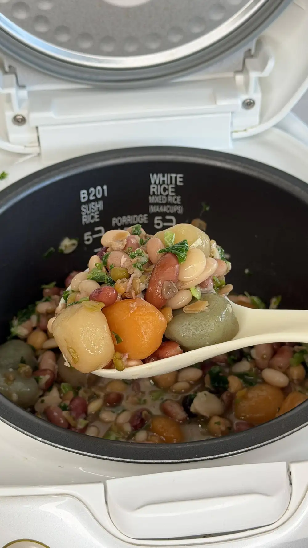 Easy Rice Cooker 15-Bean Soup