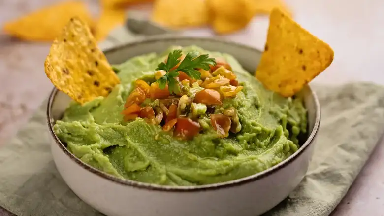 How Many Avocados You'll Need To Make Guacamole For A Crowd